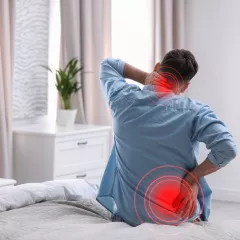 Mal au dos, sciatique, arthrose lombaire : quel type de matelas choisir ?